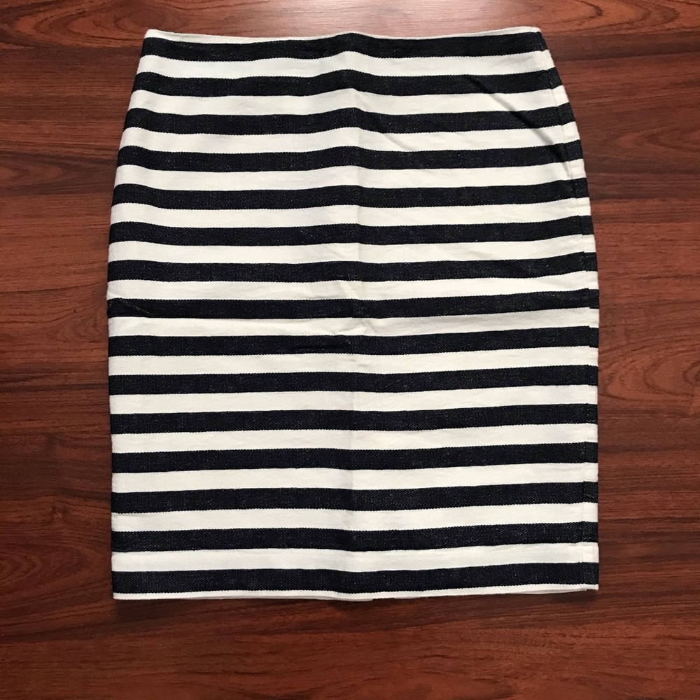 EUC ANN TAYLOR PENCIL SKIRT NAUTICAL STRIPE NAVY AND CREAM WOVEN COTTON BLEND